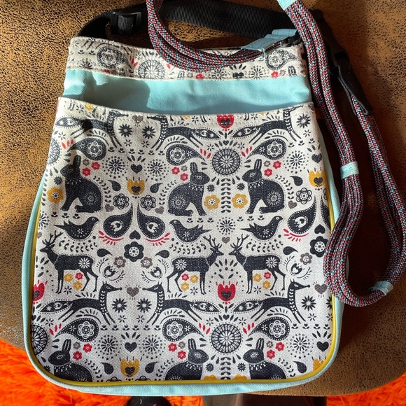 Kavu Light Blue and Folk-Print Crossbody Pouch - Picture 2 of 6